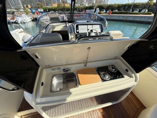 Invictus Yacht GT320 usado à venda