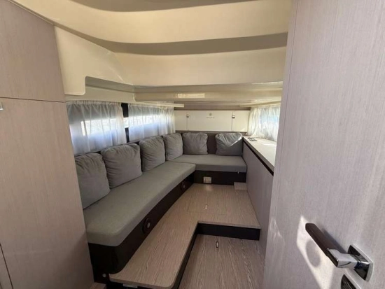 Invictus Yacht GT320 usado à venda