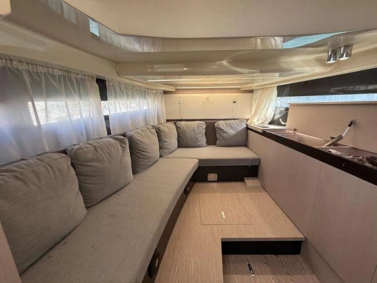 Invictus Yacht GT320 usado à venda