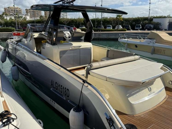 Invictus Yacht GT320 usado à venda