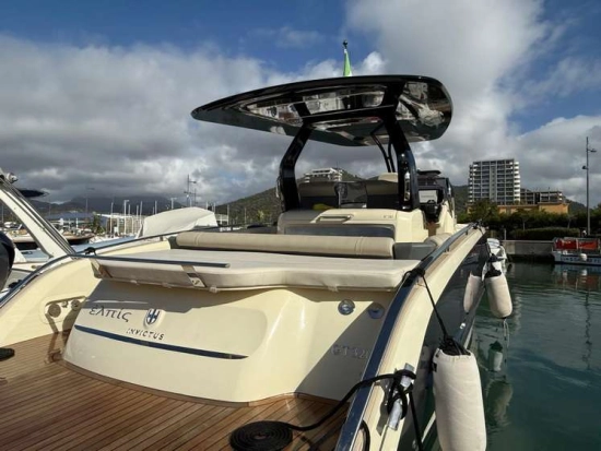 Invictus Yacht GT320 usado à venda
