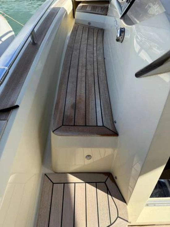 Invictus Yacht GT320 usado à venda