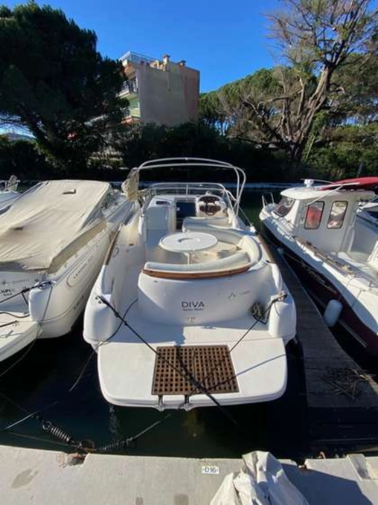 Jeanneau LEADER 805 usado à venda