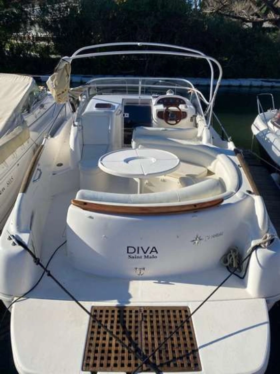 Jeanneau LEADER 805 usado à venda
