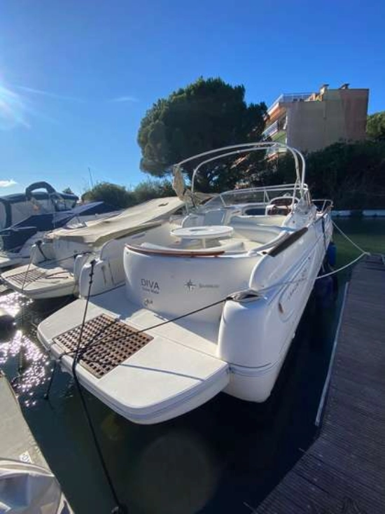 Jeanneau LEADER 805 usado à venda