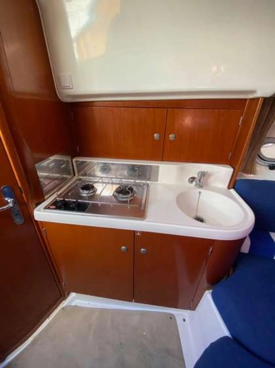 Jeanneau LEADER 805 usado à venda