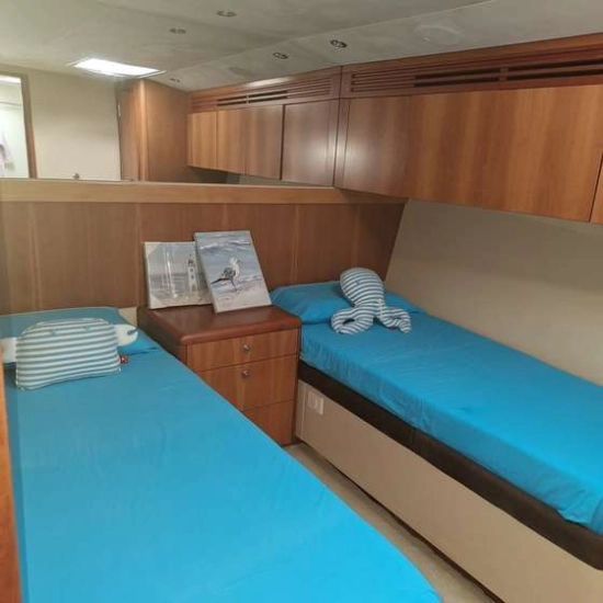 Hatteras Yachts 64 CONVERTIBLE usado à venda