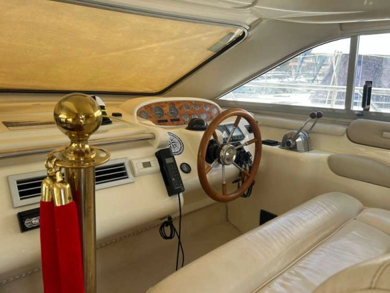 Sealine F44 usado à venda