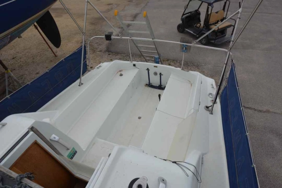 Hunter pilot 27 deck saloon usado à venda