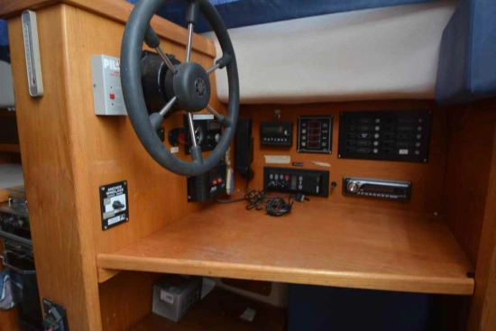 Hunter pilot 27 deck saloon usado à venda