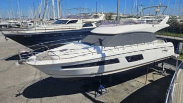 Jeanneau Prestige 450 usado à venda