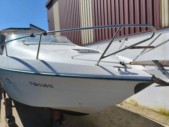 Jeanneau Leader 800 usado à venda