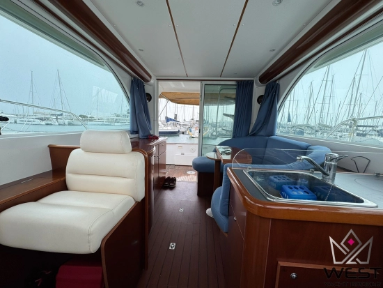 Beneteau Antares 980 usado à venda