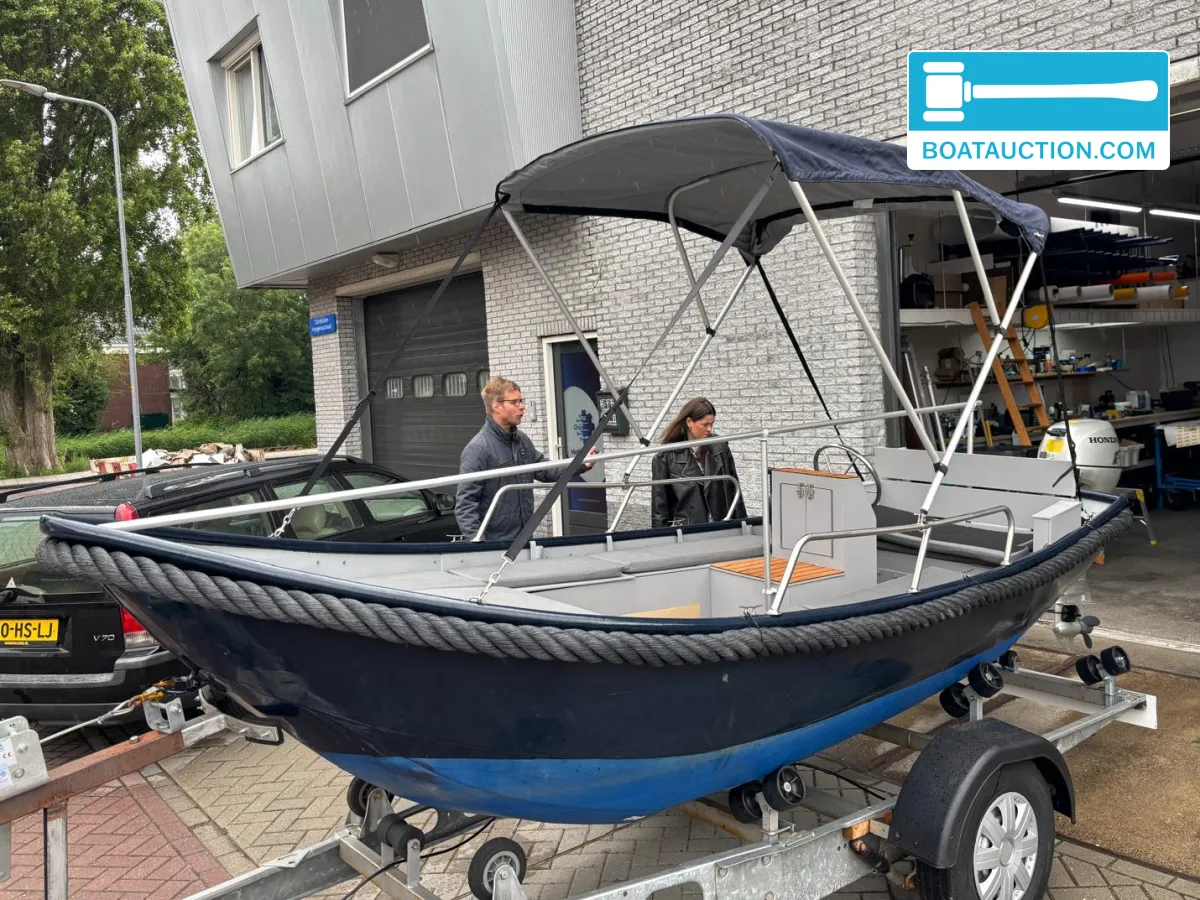 Sloep 650 usado à venda