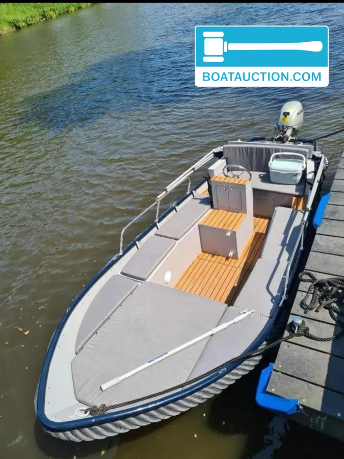 Sloep 650 usado à venda