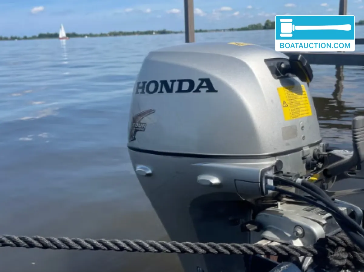 Sloep 650 usado à venda