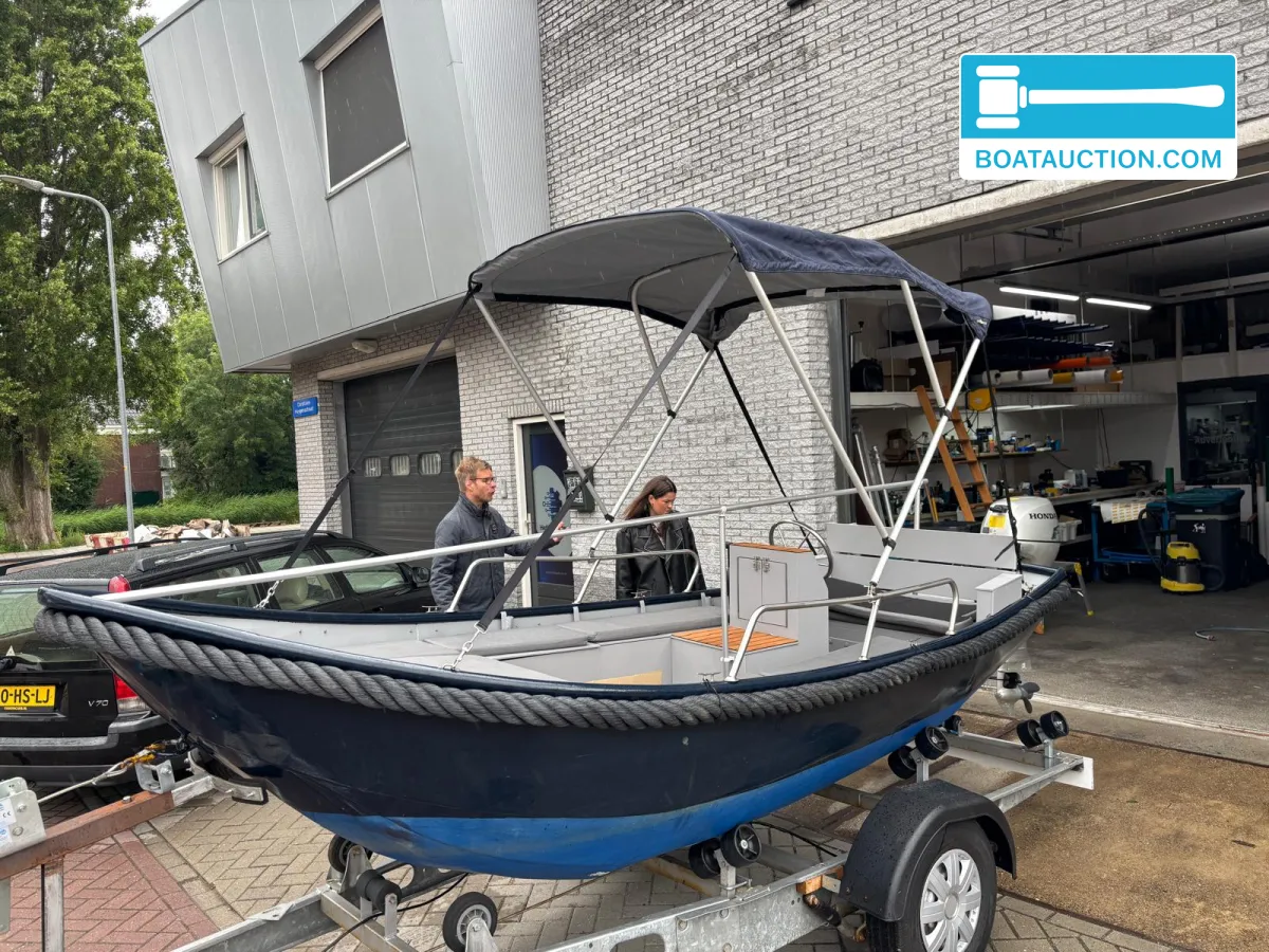 Sloep 650 usado à venda