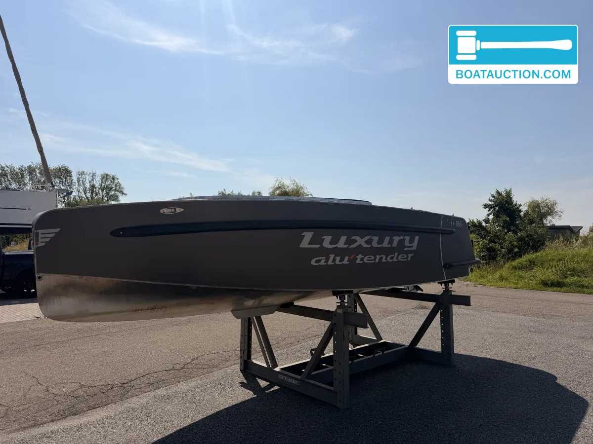 Luxury Alu tender 65 usado à venda
