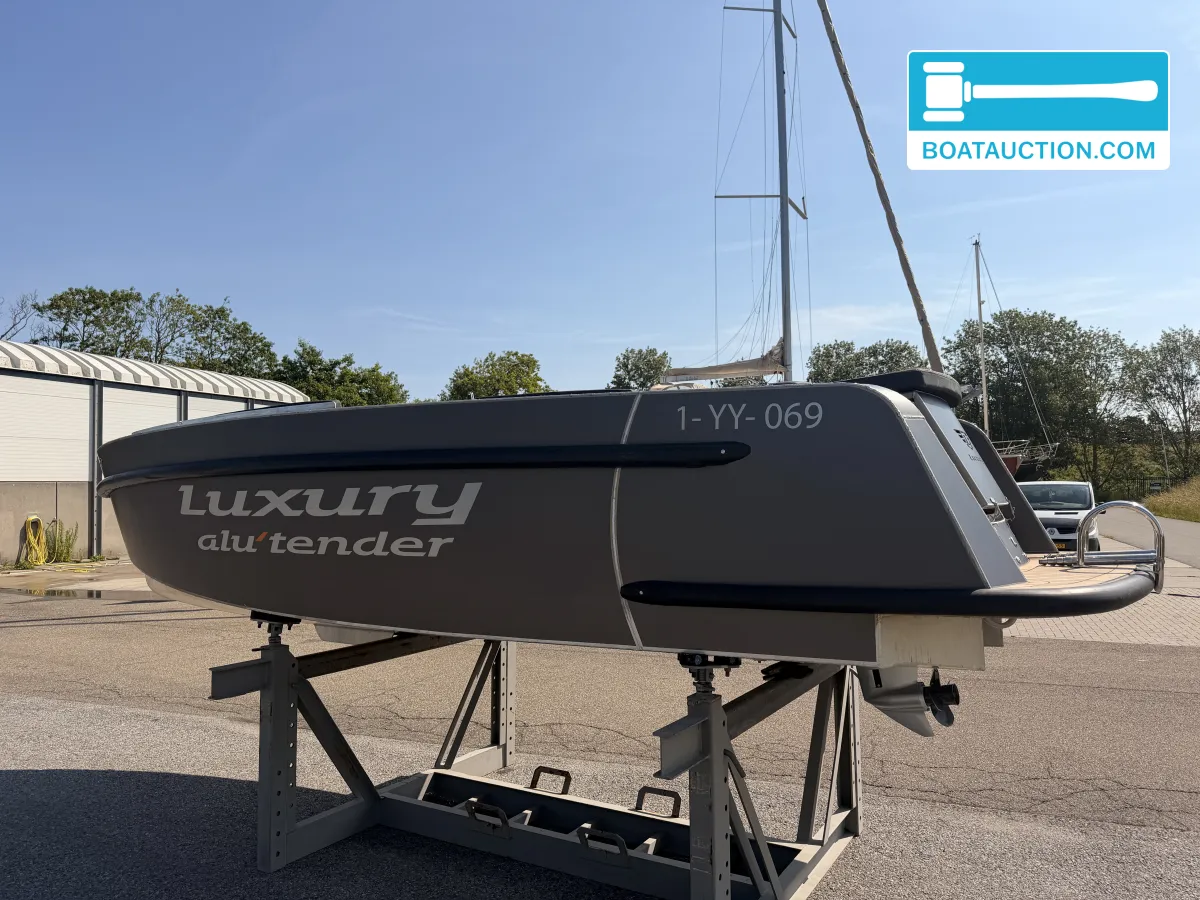 Luxury Alu tender 65 usado à venda