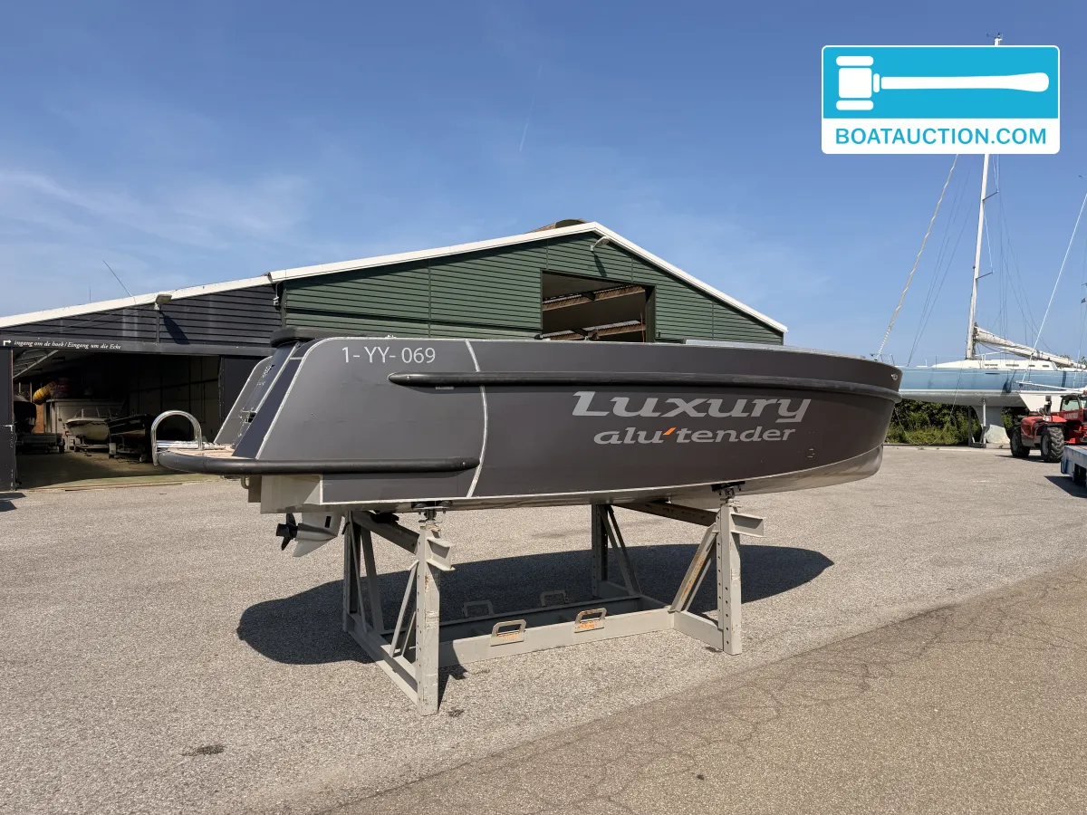 Luxury Alu tender 65 usado à venda