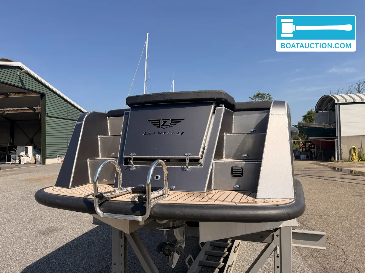 Luxury Alu tender 65 usado à venda