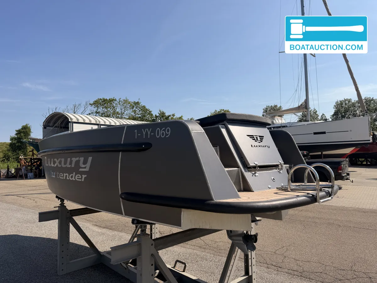 Luxury Alu tender 65 usado à venda