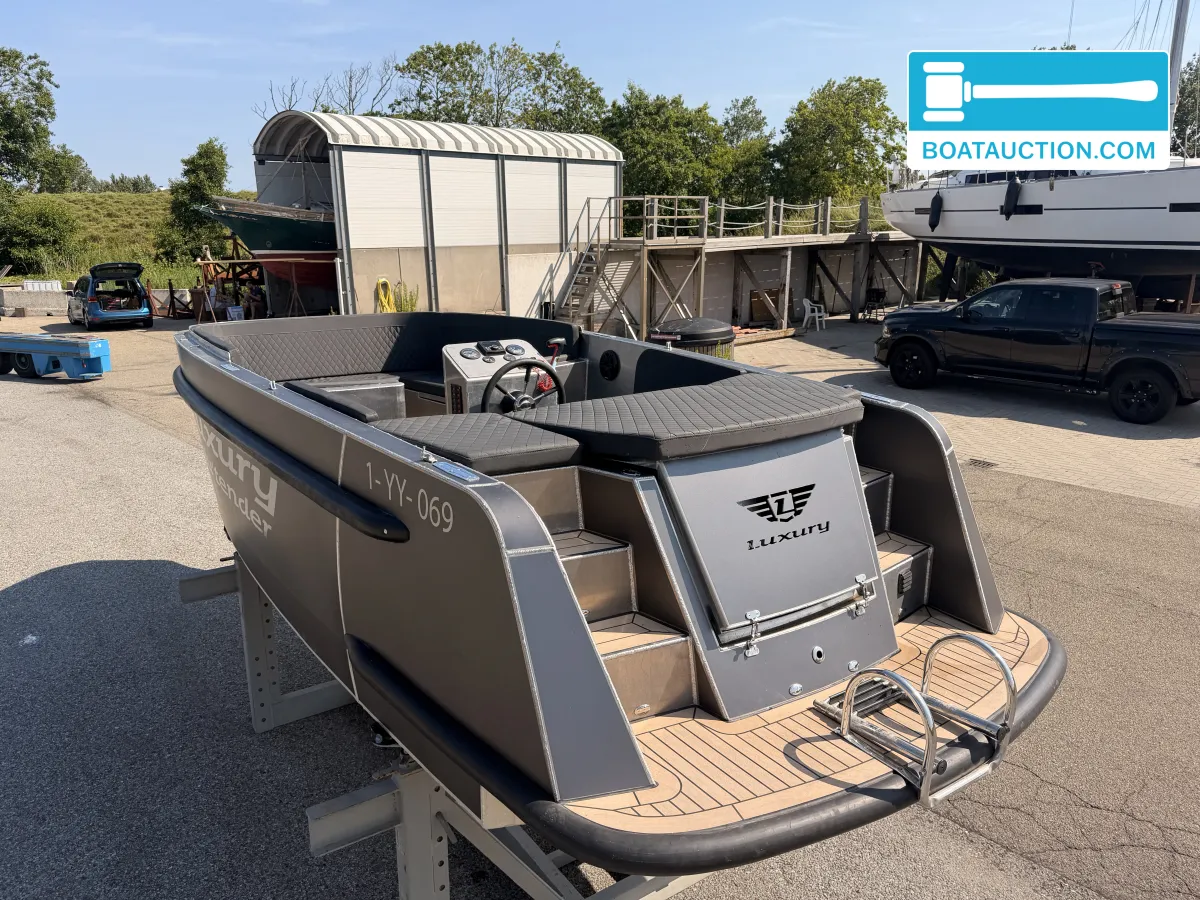 Luxury Alu tender 65 usado à venda
