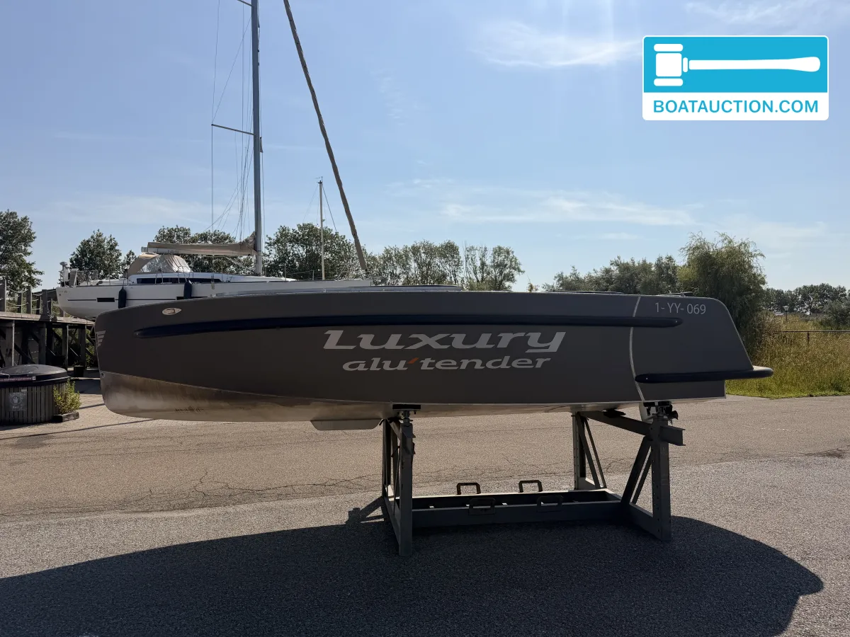 Luxury Alu tender 65 usado à venda