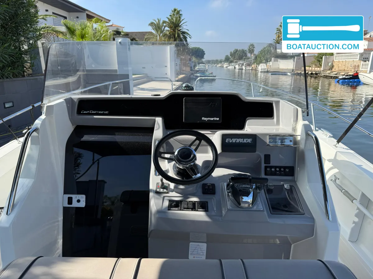 Jeanneau Cap Camarat 8.5CC de segunda mano en venta