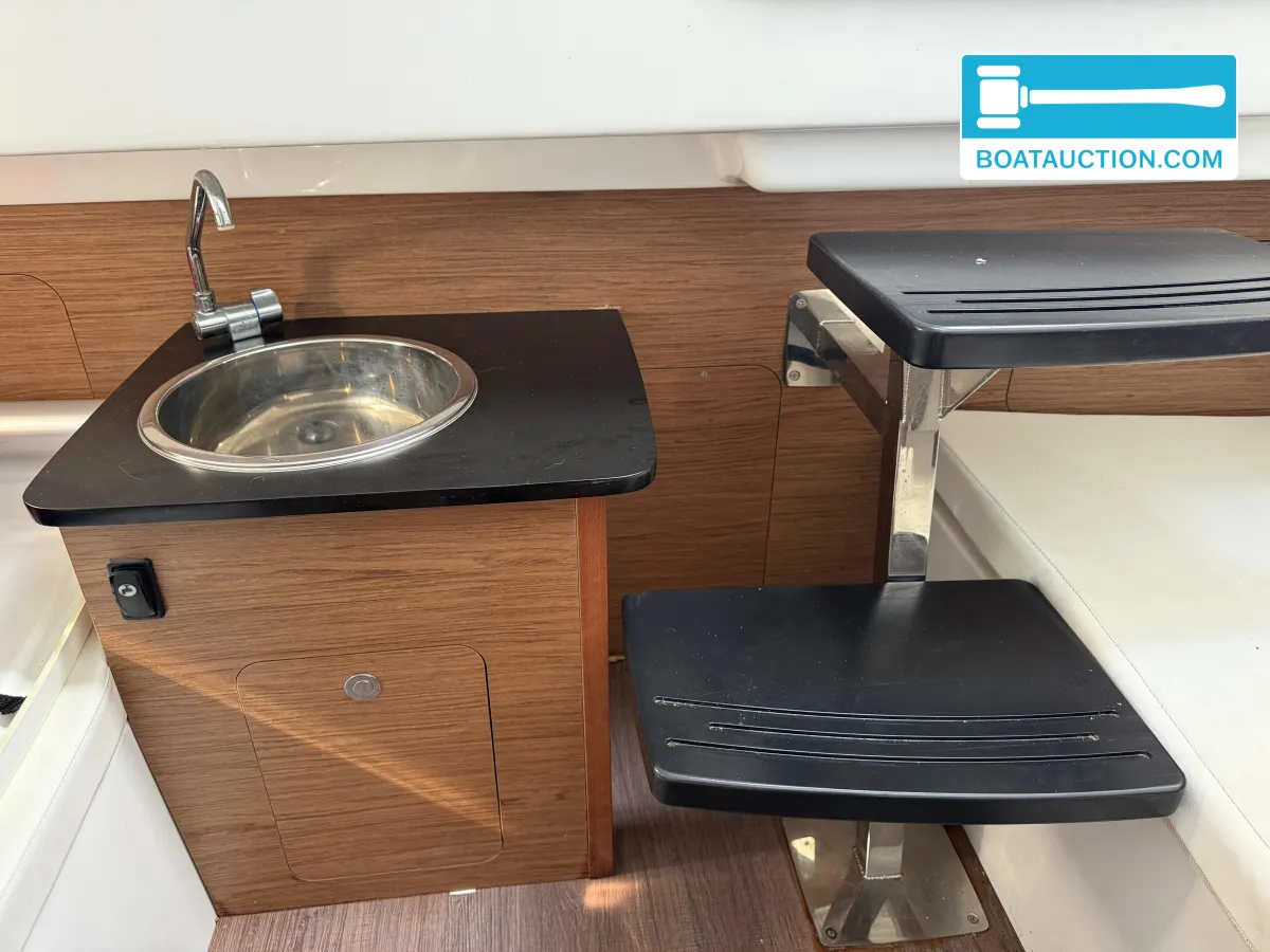 Jeanneau Cap Camarat 8.5CC de segunda mano en venta
