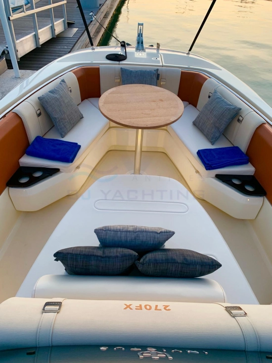 Invictus Yacht 270 FX usado à venda