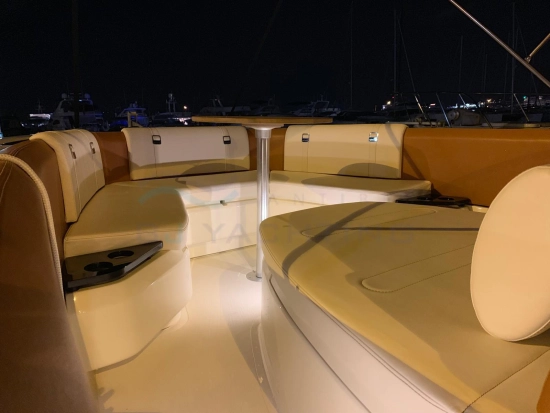Invictus Yacht 270 FX usado à venda