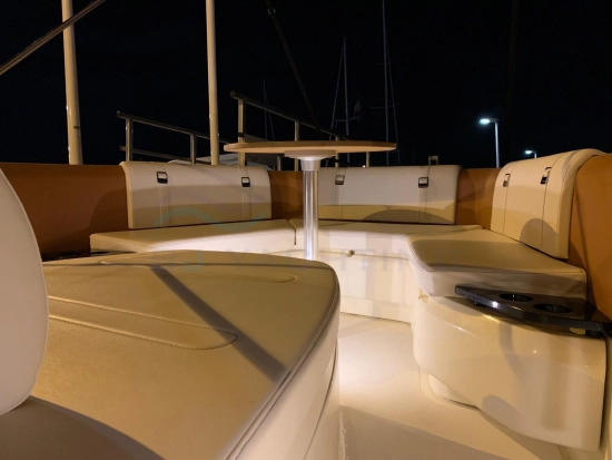 Invictus Yacht 270 FX usado à venda