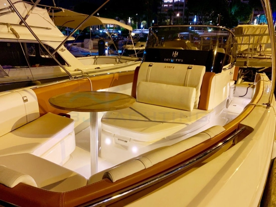 Invictus Yacht 270 FX usado à venda