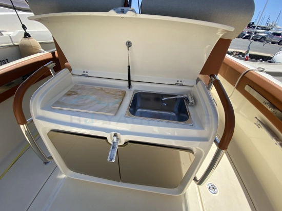 Invictus Yacht 270 FX usado à venda