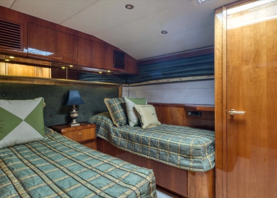 Hatteras Yachts 86 usado à venda
