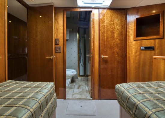 Hatteras Yachts 86 usado à venda