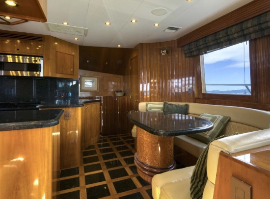 Hatteras Yachts 86 usado à venda