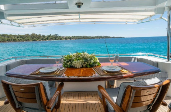 Hatteras Yachts 86 usado à venda