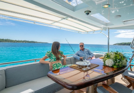 Hatteras Yachts 86 usado à venda