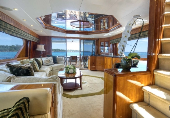 Hatteras Yachts 86 usado à venda
