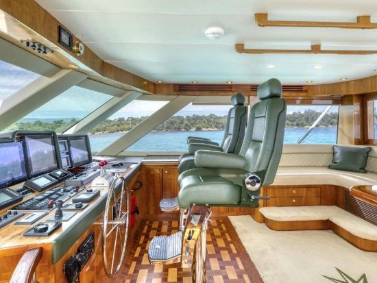 Hatteras Yachts 86 usado à venda