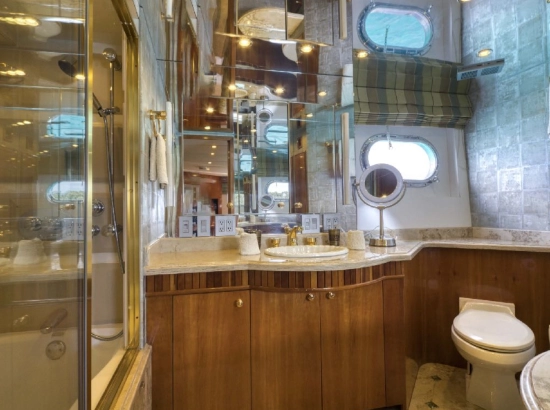 Hatteras Yachts 86 usado à venda