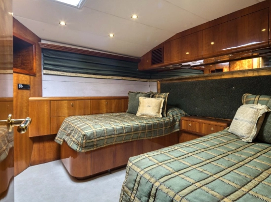 Hatteras Yachts 86 usado à venda