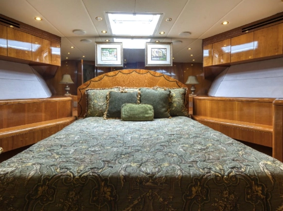 Hatteras Yachts 86 usado à venda