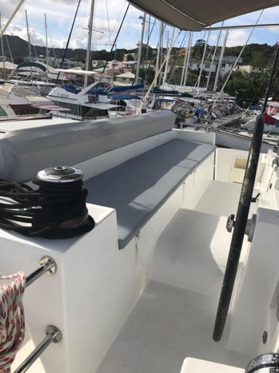 Lagoon 450 usado à venda
