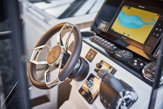 Sealine C335 nuevo en venta