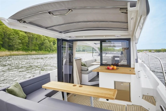 Sealine C335 nuevo en venta