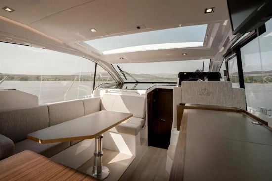 Sealine C335 nuevo en venta