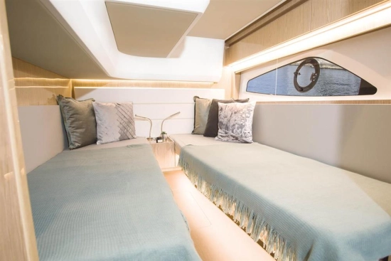 Sealine C390 nuova in vendita
